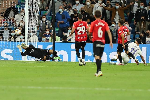 布克30分太阳灭黄蜂回西部前十 爵士险胜篮网